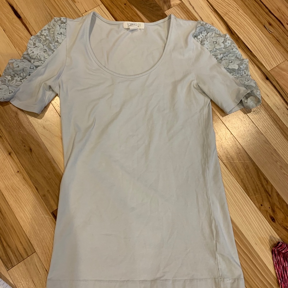 Two size medium tops - Picture 3 of 4